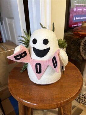 Weighted Felt Ghost Holding A Banner "BOO" - Made in India - NWT